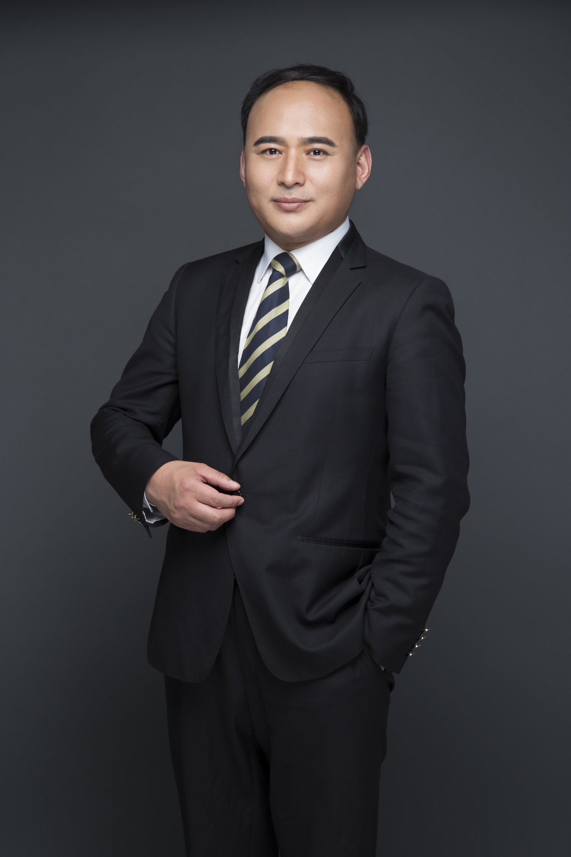 邓子州 艺术总监 & 首席设计师